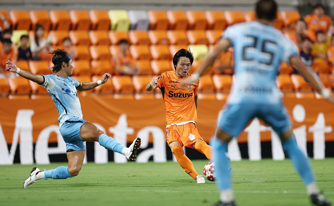 diego_forever41's tweet photo. 【速報】

本日の試合結果により #松崎快 はリーグ戦、天皇杯、ルヴァンカップの全ての大会でゴール🥅を記録した事に👀👀👀

リーグ戦

vs千葉 ⚽️

天皇杯
vsFC大阪 ⚽️

ルヴァンカップ

vs金沢 ⚽️ ◀︎new!!!!

今1番「ノッている」漢

 #清水エスパルス 
 #spulse https://t.co/oOkwwsSTEq