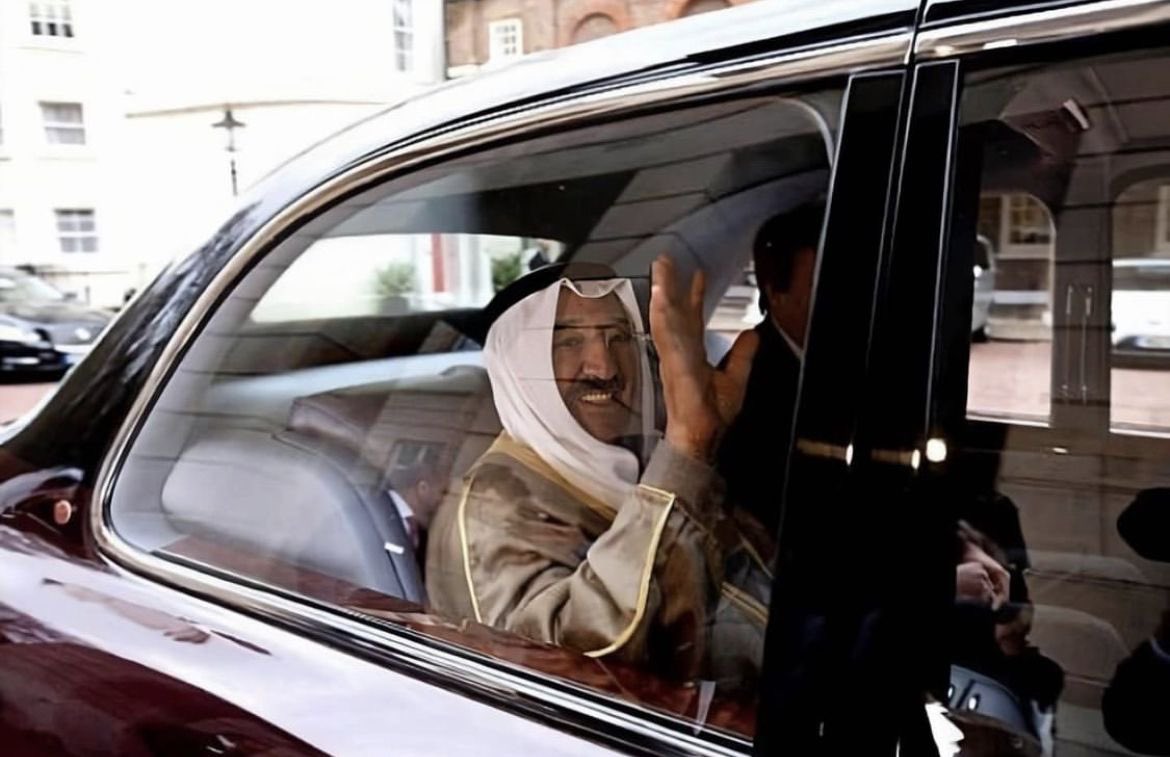 n6rxi's tweet photo. لو لقينا كتاب يستوعب جميع أمجادك
ما لقينا له « غلاف » إلا الغلاف الجوي https://t.co/Kh4YnPIZZ3