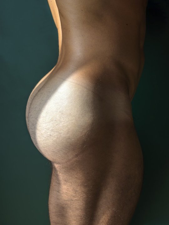 russ86_'s tweet photo. HaPpY hUmP dAy!  (Nice lighting) https://t.co/XGIMUjHd7H