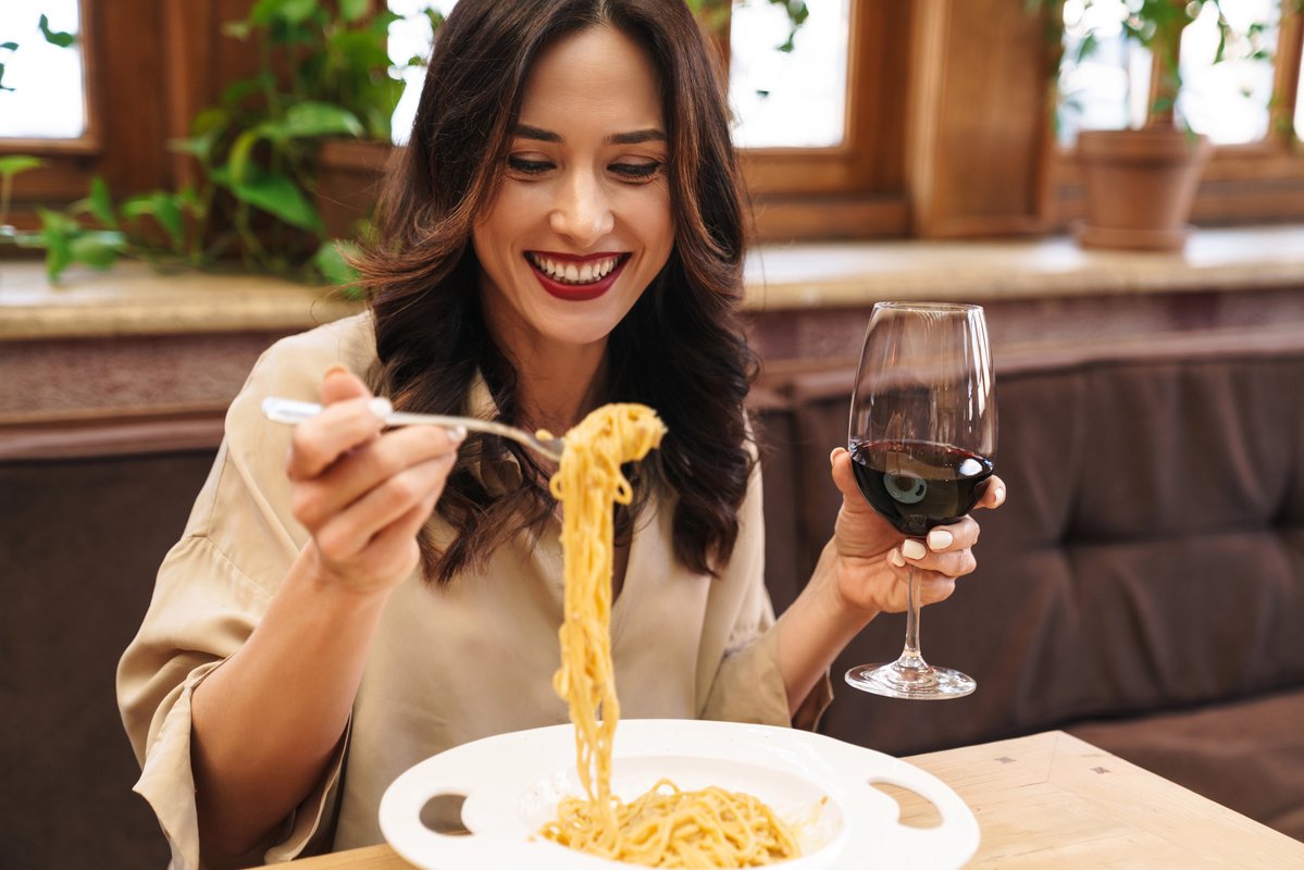 WineNewsIt's tweet photo. #Pastaitaliana, la #filiera vale 13,5 miliardi nel 2025 (+5,4%) e cresce più del #Pil (+3,2%). In numeri @Ambrosetti_: 4,2 milioni le tonnellate prodotte, 3 miliardi di euro il #valoreaggiunto e 4 miliardi di euro il valore dell’#export, https://t.co/tOxUw32NOy https://t.co/yphocvqrKH