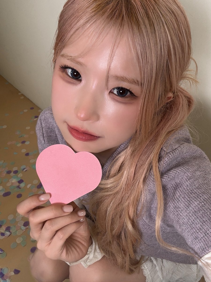 realfromis_9's tweet photo. [🎂] #flover
플로버 오늘 내 생일 함께해 줘서 고마워
덕분에 더 특별한 오늘이 된 것 같아
매년 나보다 내 생일을 더 기다려주는
플로버가 있어서 든든하고 꿈같다
소중한 플로버가 축하해 주는 내 생일은
날 더 특별하게 만들어준다 고마워 ☘🍀💕

#fromis_9 #프로미스나인
#송하영 #하영
#SONGHAYOUNG
#HAPPYHAYOUNGDAY