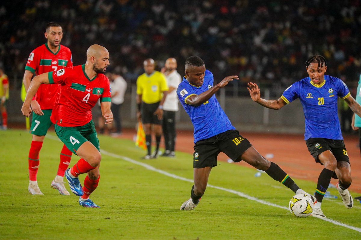 Soccer_Laduma's tweet photo. Lesotho take on Morocco in their 2027 AFCON qualifiers at the Toyota Stadium this afternoon 🇱🇸 | 🇲🇦

Coach Mohamed Wahbi reiterated the importance for his team to adapt, which raises a question around the venue. 🏟️

Did Lesotho pick the venue because it is in close proximity to them, or was it to place the Atlas Lions at a disadvantage❓