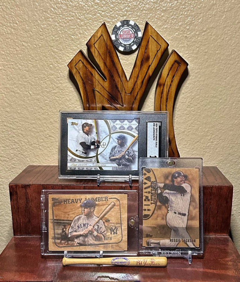 1Cash28's tweet photo. Good Morning!
Babe Ruth & Reggie Jackson for this Tuesday #WhatsOnYourDesk.
New York Yankee legends. Both lefty power hitters. Both larger than life personalities. Both part of exclusive 3 home runs in a WS game club. Babe did it twice.
#BeTheGood
@CardPurchaser https://t.co/l6H2V8moDj