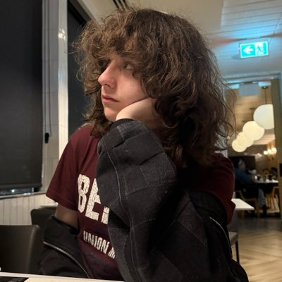 imMapleApril's tweet photo. i spam this picture of me rather unapologetically i miss vancouver <3 #NewProfilePic https://t.co/M4osv8QsIu