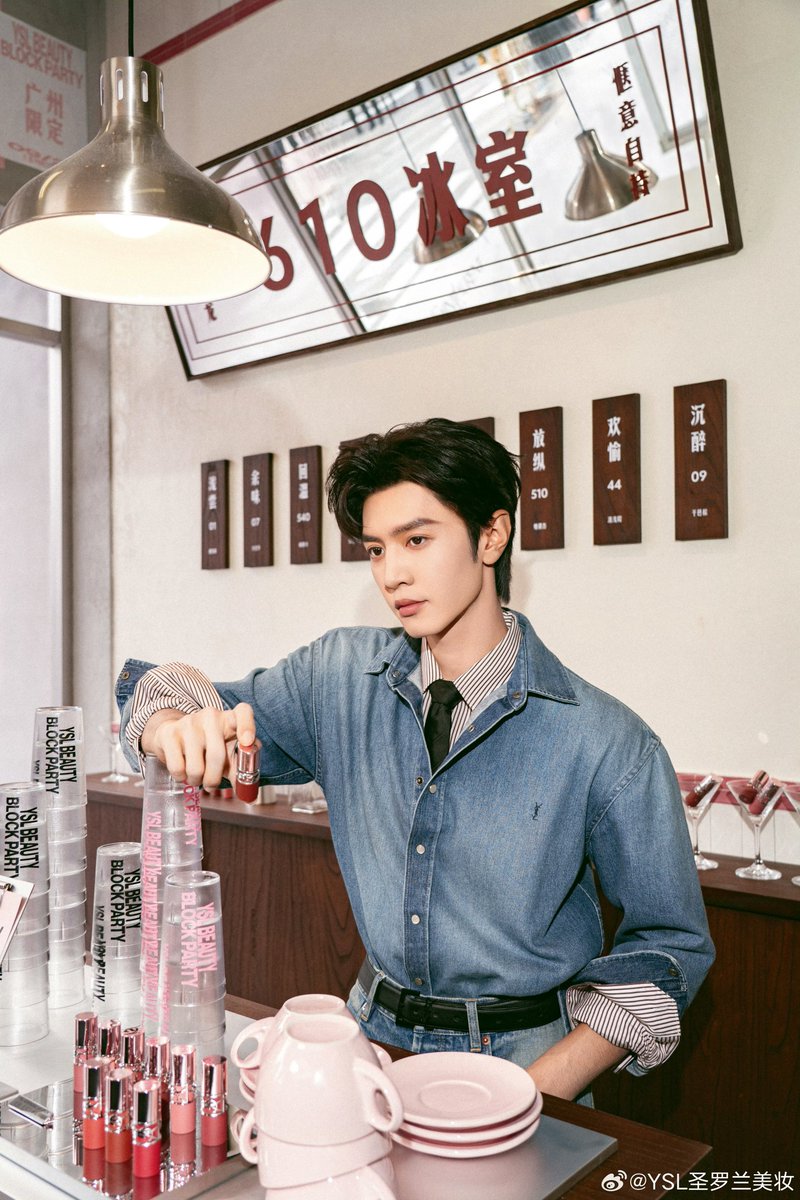 chenzheyuanzi's tweet photo. #ChenZheyuan’s officially announced as YSL Beauty’s Brand Ambassador💄

he’s the first male celeb in China to hold dual titles with both Saint Laurent’s fashion and YSL Beauty lines. a rare full-line partnership spanning Kering &amp; L’Oréal. truly a major recognition from YSL! https://t.co/Jk30QiXpvn