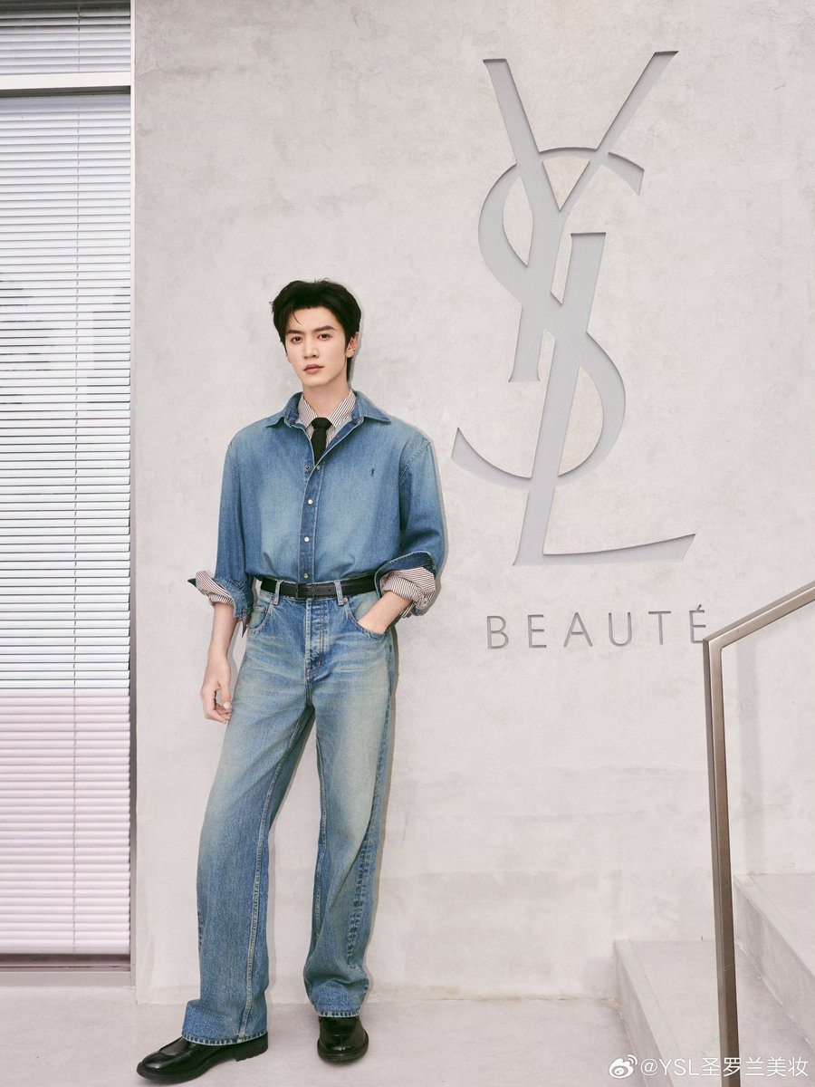 chenzheyuanzi's tweet photo. #ChenZheyuan’s officially announced as YSL Beauty’s Brand Ambassador💄

he’s the first male celeb in China to hold dual titles with both Saint Laurent’s fashion and YSL Beauty lines. a rare full-line partnership spanning Kering &amp; L’Oréal. truly a major recognition from YSL! https://t.co/Jk30QiXpvn