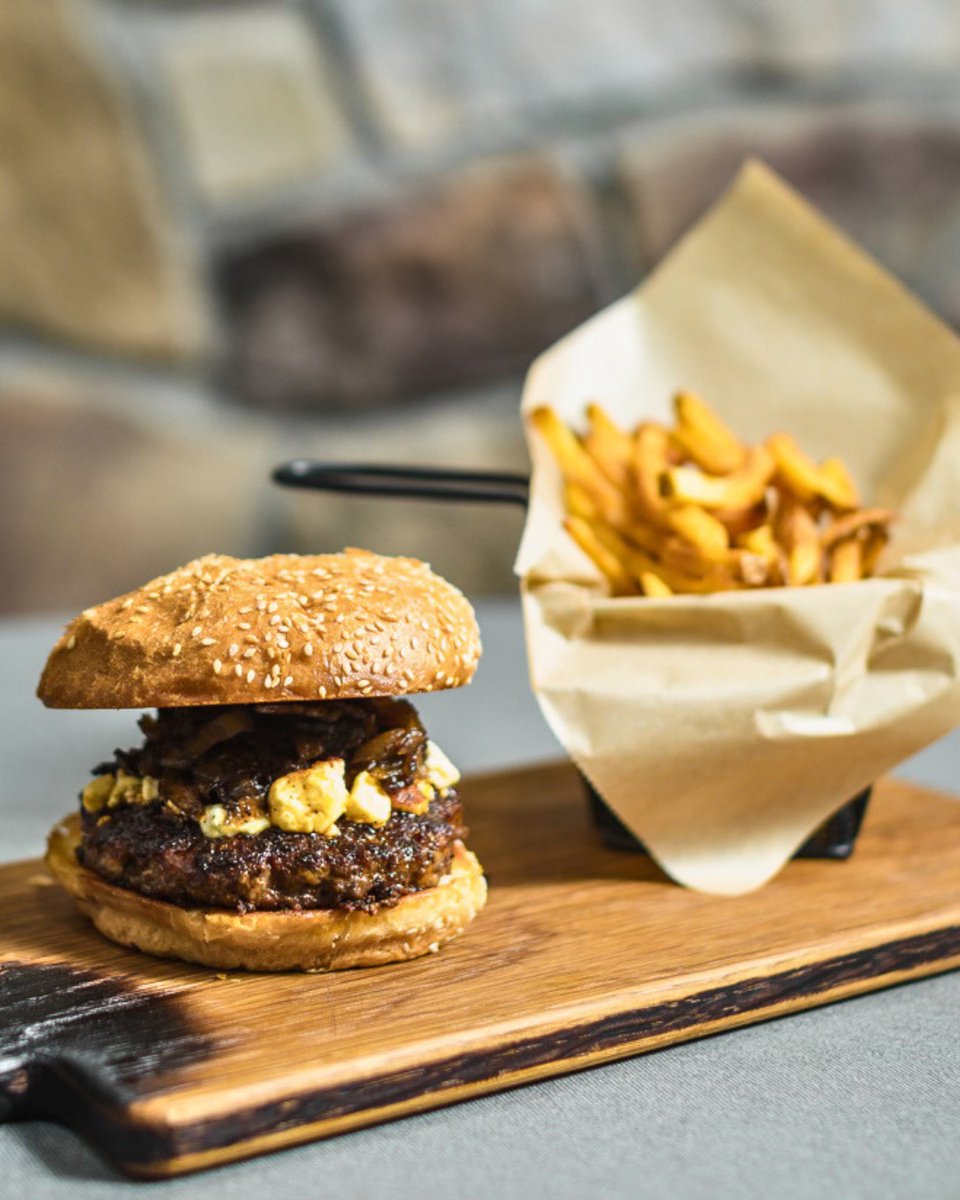 BBBofParker's tweet photo. This is your sign to get the burger.
Not sure what other signs you’ve been waiting for, but this one seems pretty clear. 🍔👀
#TakeTheHint #BurgerTime #ThisIsYourSign https://t.co/W9B0qvc2an