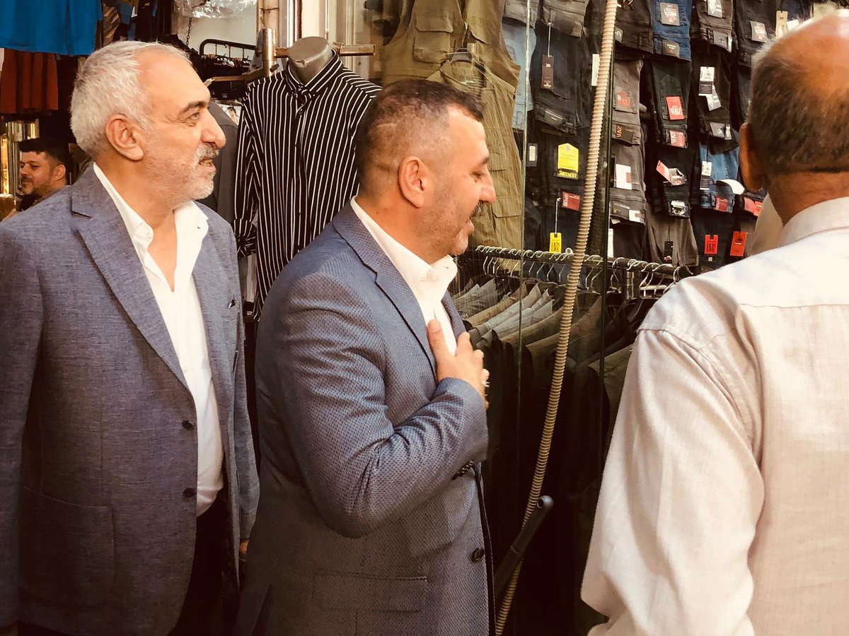 Sanliurfa_MHP's tweet photo. 📍 SİVEREK

İl Başkanımız Sayın Ecz. Osman Mutlu, İl Yönetim Kurulu Üyelerimiz ve İlçe Başkanlarımızla birlikte Siverek ilçemizde esnafımızı ziyaret ederek hemşehrilerimizle bir araya geldi.

Esnafımızın talep ve beklentilerini dinleyen İl Başkanımız, birlik, dayanışma ve gönül bağı içerisinde her daim esnafımızın yanında olduklarını ifade etti.

Tüm esnaflarımıza hayırlı, bereketli ve bol kazançlar diliyoruz.

@dbdevletbahceli 
@MHP_Bilgi 
@eczosmanmutlu