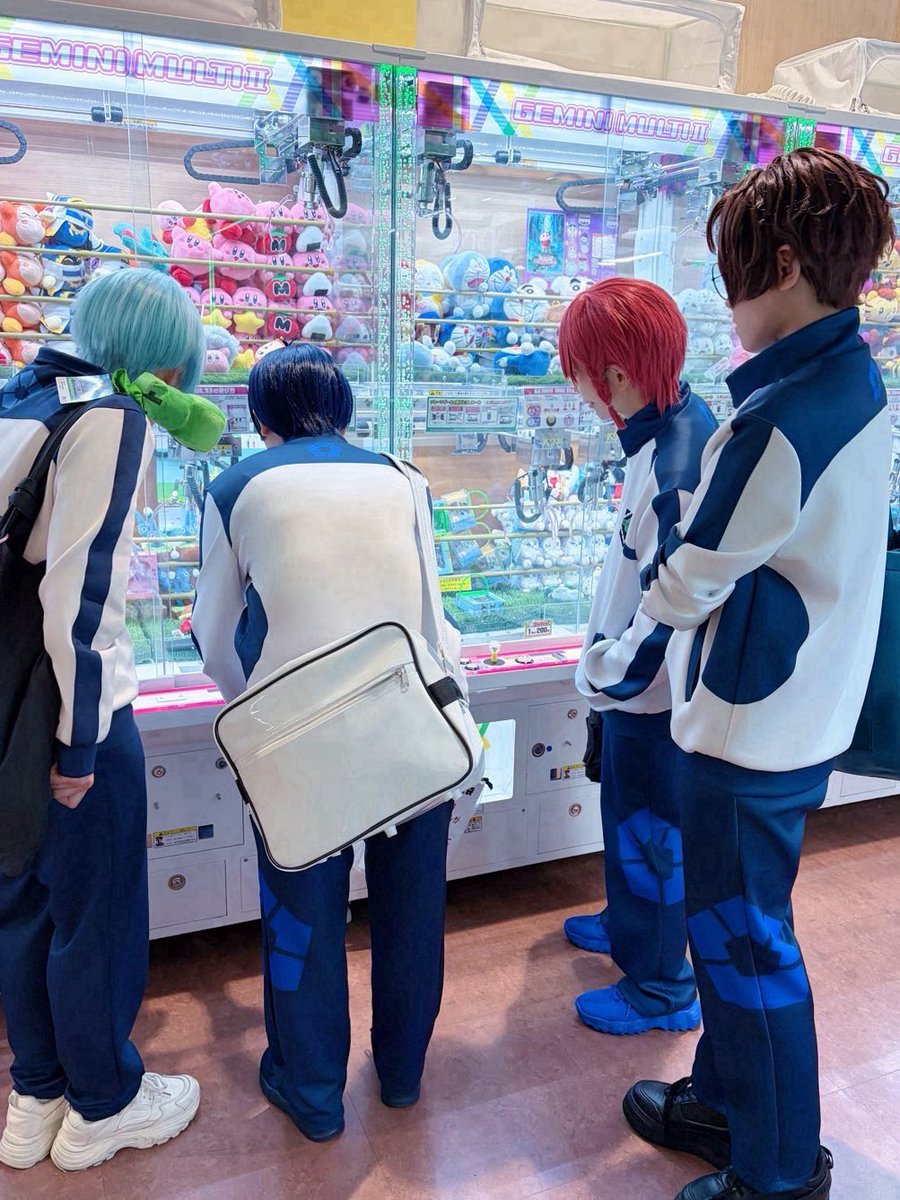 mari__blue's tweet photo. (cos)
UFOキャッチャー🕹に夢中になるﾊﾞｽﾐｭの4人📸

#アコスタみのおキューズモール https://t.co/xJbsNy48Hl