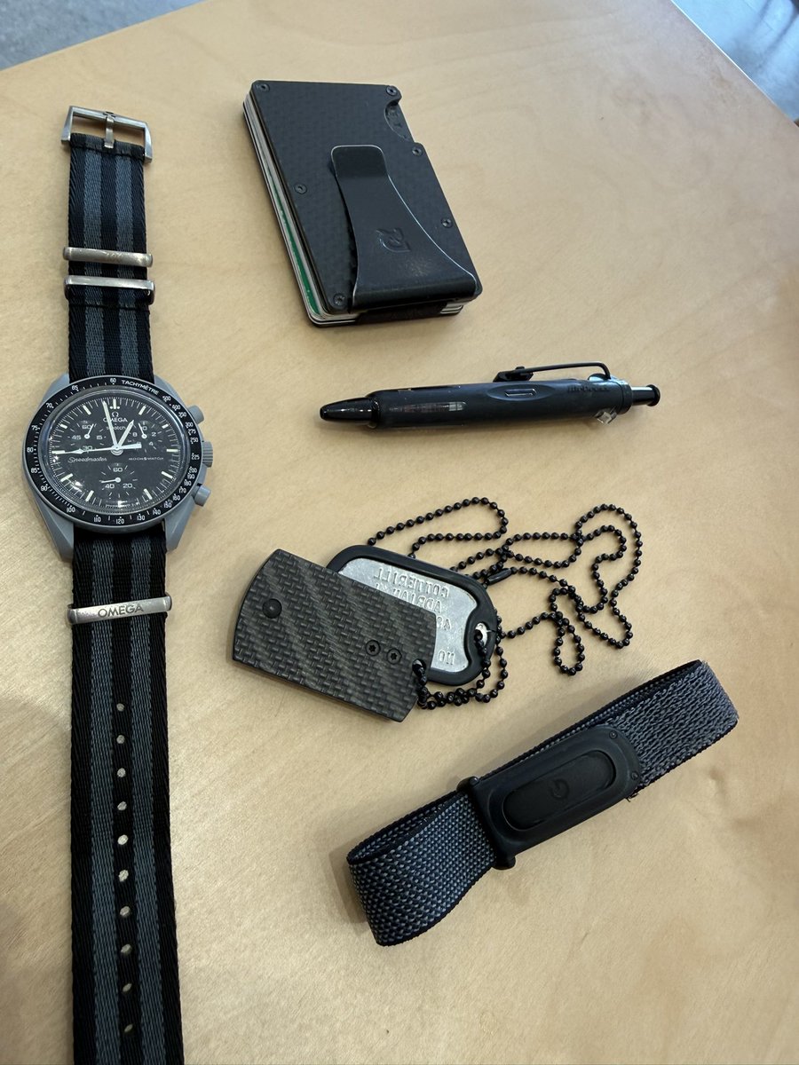 DailyDOOH's tweet photo. Today’s #SpeedyTuesday #EDC @Swatch’ #MoonSwatch @ridgewallet , @gerbergear on my dog tags, my *new* Google @FitbitUKStore Air and of course a journalist never travels without a trusty ballpoint pen!! https://t.co/96rOA8YcqP