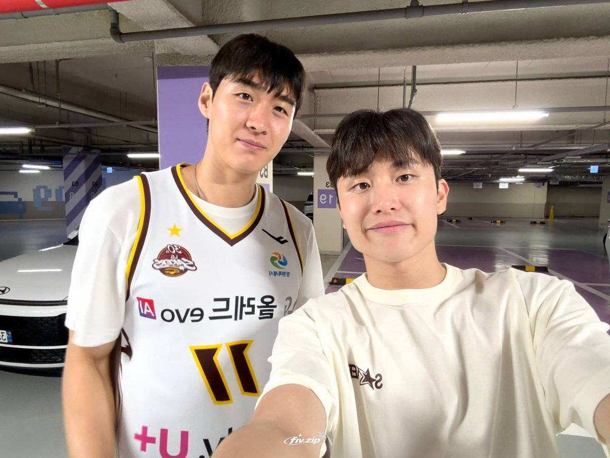 fivzip's tweet photo. 서로 같이 찍기 싫다고 툴툴거리면서도 다 찍음 🫪🥵

#양준석 #양홍석 https://t.co/FGRQ20mRa9