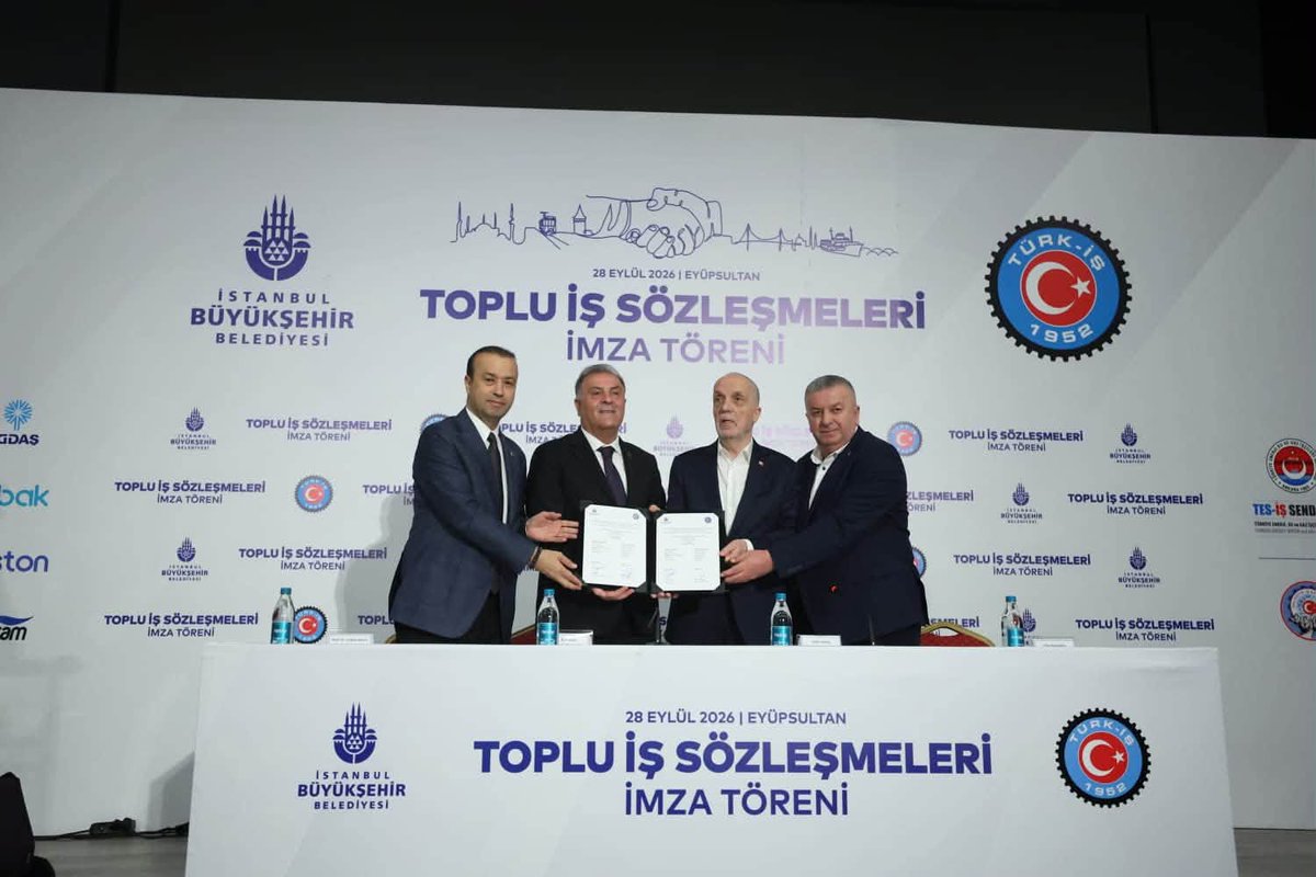 tes_is1963's tweet photo. İSKİ, İGDAŞ VE UGETAM TOPLU İŞ SÖZLEŞMELERİ İMZA TÖRENİ YAPILDI

Sendikamız ile İstanbul Büyükşehir Belediyesi bünyesinde faaliyet gösteren İSKİ, İGDAŞ ve UGETAM arasında yürütülen ve anlaşmayla sonuçlanan toplu iş sözleşmesi görüşmelerinin ardından 28 Eylül 2026 tarihinde İSKİ Genel Müdürlüğü Toplantı Salonu’nda toplu iş sözleşmeleri imza töreni gerçekleştirildi.
İmza törenine; TÜRK-İŞ Genel Başkanı Ergün ATALAY, Genel Başkanımız İrfan KABALOĞLU, Toplu İş Sözleşmelerinden Sorumlu Genel Başkan Yardımcımız Hüseyin ÖZİL, Mali İşler Sorumlu Genel Başkan Yardımcımız Adem AŞIKKUTLU, TÜRK-İŞ İl Başkanı Halil FAKİ, İstanbul 2 No’lu Şube Başkanımız Çetin DUMAN, İstanbul 3 No’lu Şube Başkanımız Serdar GÜL, İstanbul 1 No’lu Şube Başkanımız Erdal KAYA, Adapazarı Şube Başkanımız Fuat AYVALIK, TÜRK-İŞ’e bağlı sendikaların Genel Başkan ve Yöneticileri, Şube Yöneticilerimiz, Baştemsilci ve Temsilcilerimiz ile Üyelerimiz katıldı.
İşveren tarafını temsilen ise İstanbul Büyükşehir Belediye Başkan Vekili Nuri ASLAN, İBB Genel Sekreteri Volkan DEMİR, İBB Başkan Danışmanı Yiğit Oğuz DUMAN, İBB Genel Sekreter Yardımcısı Zeynep Neyza AKÇABAY, İSKİ Genel Müdürü Doç. Dr. Şafak BAŞA, İGDAŞ Genel Müdür Vekili Çağatay BAĞKESEN, İSKİ Genel Müdür Yardımcısı Suat YILDIZ, UGETAM Genel Müdürü Selda SERT, İBB Endüstriyel İlişkiler Koordinatörü İsmail ASLAN, İK daire Başkanları ve Uzmanları törende yer aldı.

Toplu İş Sözleşmelerimizin üyelerimize, teşkilatımıza, İstanbul Büyükşehir Belediyesi ve bünyesindeki şirketlerimize ve çalışma hayatına hayırlı olmasını diliyoruz.

TES-İŞ Sendikası Genel Merkez Yönetim Kurulu Adına
İrfan KABALOĞLU
Genel Başkan