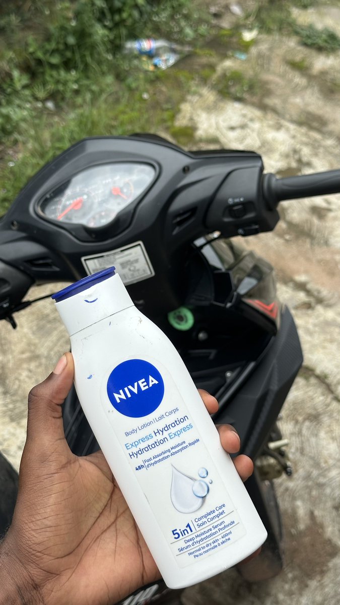 5starbarber_1's tweet photo. you can spend money on haircut, clothes and perfume but abeg no forget basic hygiene.
The freshness that comes with NIVEA men deep deo completes the look😮‍💨 https://t.co/7C7pm8lu8L