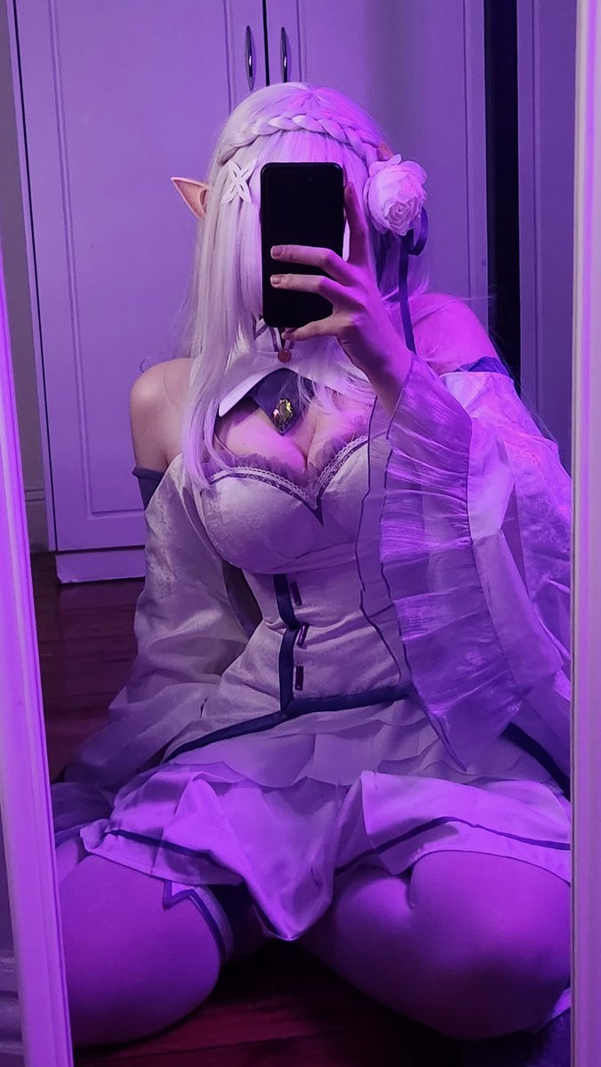 lcxybee's tweet photo. finally my emilia cos came in
(,,>﹏<,,) im so happi its gorgeous #cosplay #リゼロ https://t.co/8Yhc4KMPTW