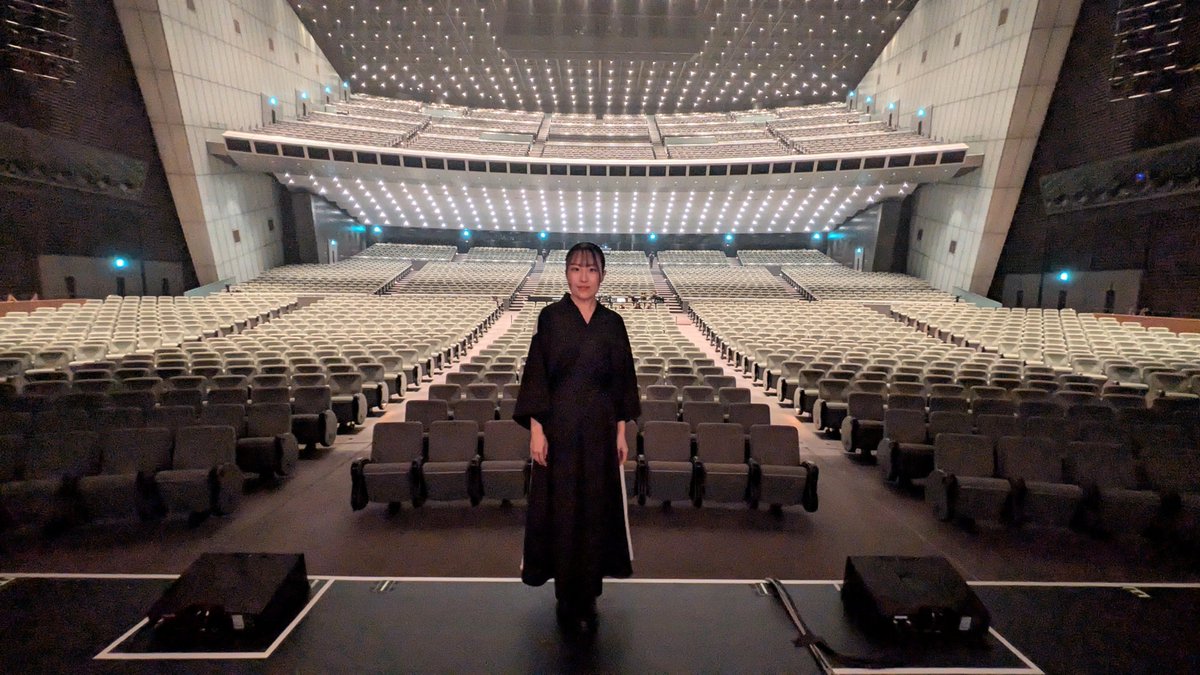 niiya_mina's tweet photo. 【#約束の果て】

全3公演、無事終了いたしました！

今回の公演、手紙のシーンで【妻】を演じさせていただきました。

初演とは違う役で、新しい挑戦で。
戦後、日本で待ち続ける家族がどんな思いでいたのか、葛藤の日々でした。

ご来場、そして見届けていただき、
誠にありがとうございました！ https://t.co/4rMpqLYvtY