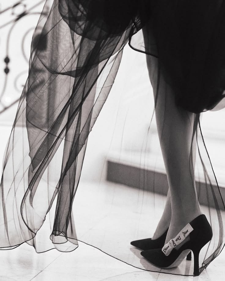 Jichuu351's tweet photo. #JISOO fans Hashtag party starts now, retweet this post and reply with the hashtags: 

HUMAN DIOR JISOO AT PFW 
#JISOOxDiorSummer27 @Dior https://t.co/RoQXJFhHTP