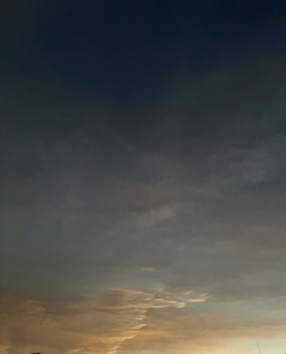 kumi_rendar2's tweet photo. 何だか今日の夕焼け空は
とっても綺麗だったな🌇

🍁今週の出勤🍁
10/2(金) 12:00-18:00
10/3(土) 16:00-21:00

今週は珍しく2日間いるので
ぜひ癒されに来てくださいね✨ https://t.co/G4tjCmyNK8