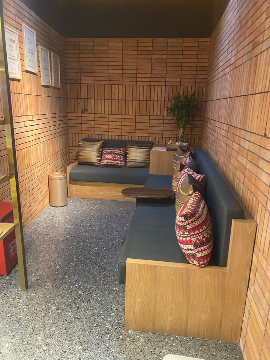 RuliOktabianto_'s tweet photo. “Looking for a cozy nook at the old pingmei venue The recently renovated space is way less stuffy with a drier, fresher vibe now!” https://t.co/h0Q6BZ0n65
