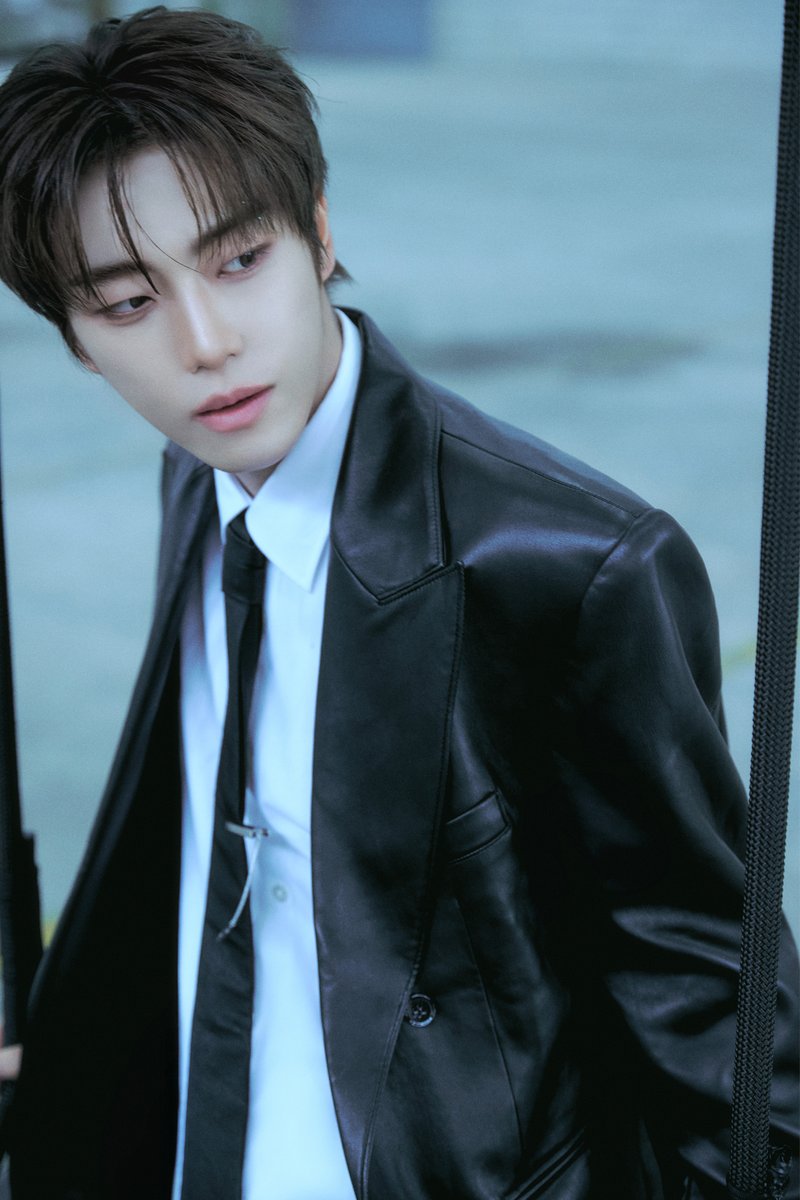 MODYSSEYWORLD's tweet photo. MODYSSEY The 1st EP
𝟸.𝙼𝚞𝚕𝚝𝚒𝚝𝚞𝚍𝚎: 𝙷𝚘𝚠 𝚆𝚎 𝙱𝚕𝚘𝚘𝚖

Concept Photo 2 : 𝚂𝚃𝙸𝙻𝙻 𝚂𝙰𝙸𝙻𝙸𝙽𝙶
#ROWAN #로완

➤ 2026.10.12 6PM (KST)

#MODYSSEY #모디세이
#Multitude #HowWeBloom https://t.co/AmMpzpPFPh