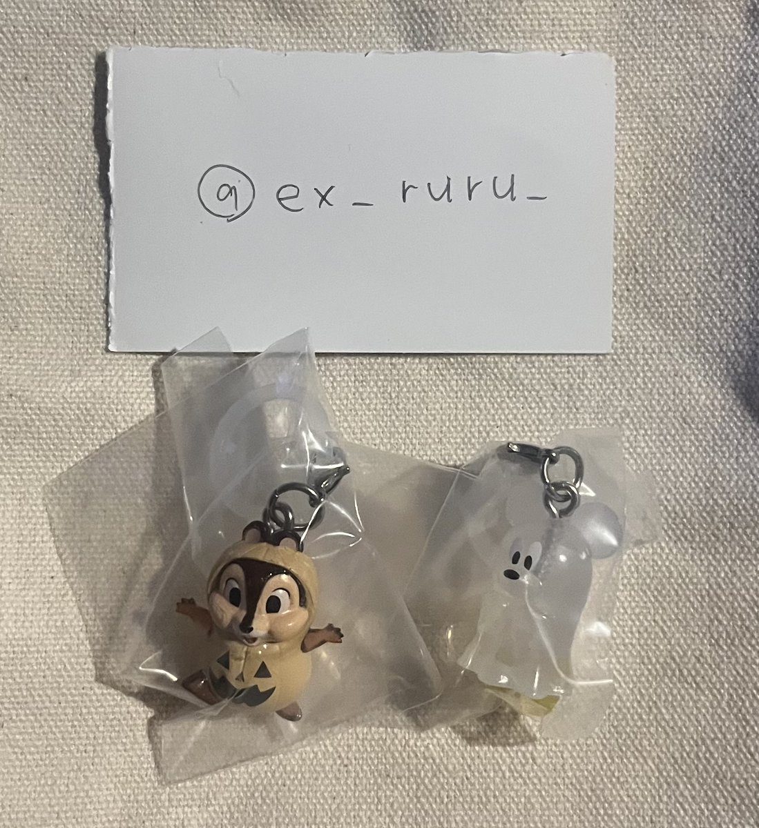 ex_ruru_'s tweet photo. ディズニー　ハロウィン　めじるしアクセサリー　交換

譲　ミッキー、チップ
求　デール、プーさん

2:2の交換希望
札幌手渡し、10/14大分(日田)、博多、天神手渡し
郵送は2:2の交換のみ https://t.co/01hE3MdFbC