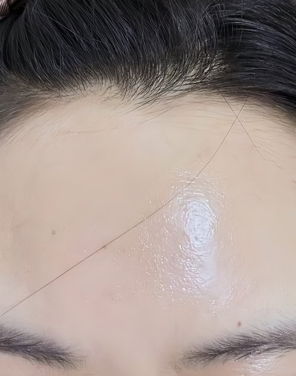 vleurszi's tweet photo. skincare terbaik yang aku pake dari 2022
1. embryolisse
2. d’alba

sungkem banget sama yang ciptain itu😭 https://t.co/u5IIFZMHgx