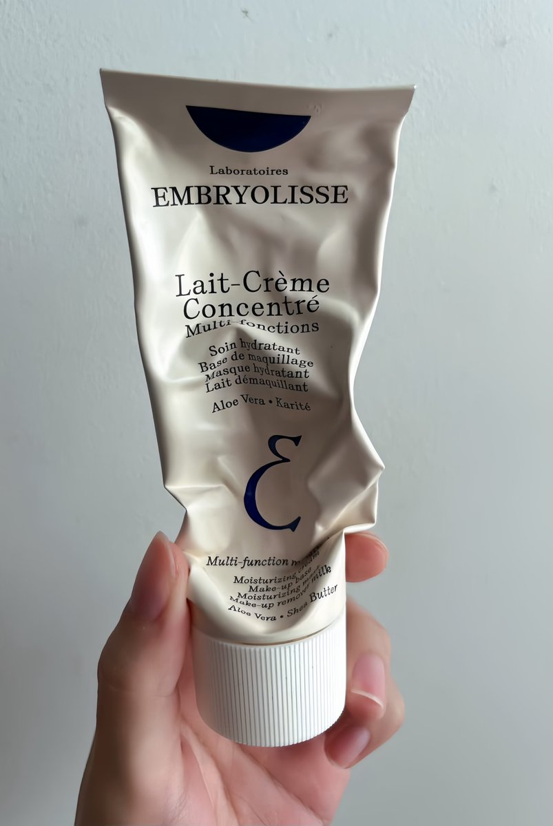 vleurszi's tweet photo. skincare terbaik yang aku pake dari 2022
1. embryolisse
2. d’alba

sungkem banget sama yang ciptain itu😭 https://t.co/u5IIFZMHgx