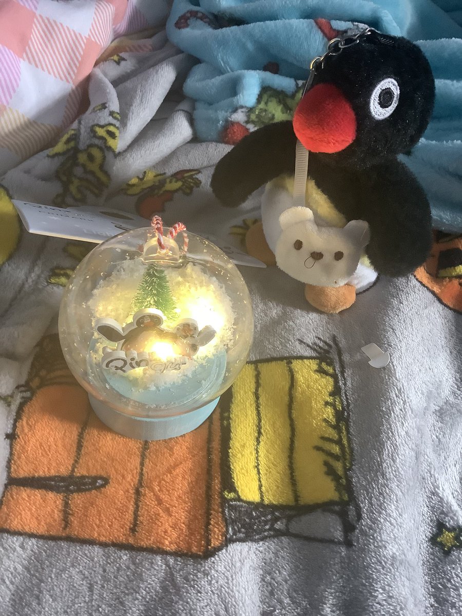 PeelyMaster's tweet photo. Went to Primark and got this for my small Christmas Tree 

It’s a Pingu light up Christmas ornament 
It says Noot Noot Christmas on it 
#hugcorner #pingu #christmas https://t.co/gMkGZIutRf