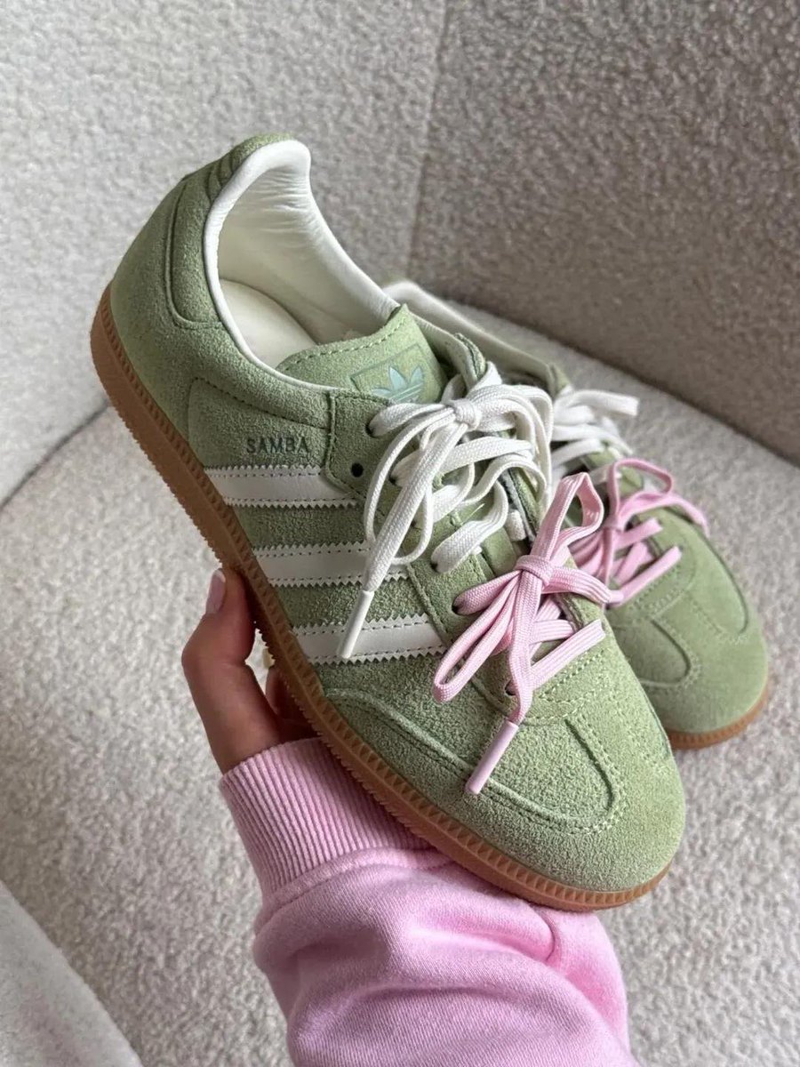 cuernvo's tweet photo. BARU LIHAT ADIDAS SAMBA MATCHA SELUCU INII!!? kaya es matcha strawberry 🥹💗 https://t.co/nUURTb4j6H
