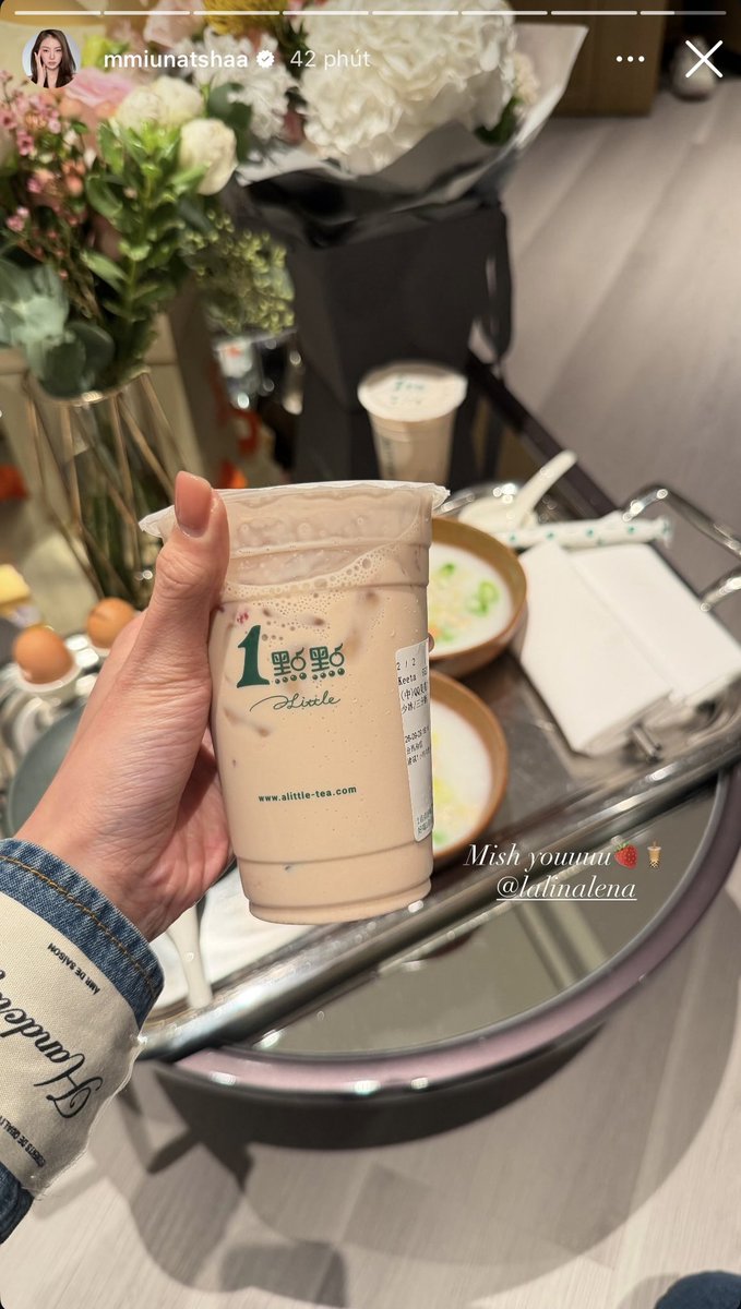 chapcheng01's tweet photo. Tui nói giỡn mà nhỏ làm thiệtttt =)))))

MIU NATSHA AT AMR POP-UP HK
#AẢMDeSaisonXMiu https://t.co/gNsufr1rFt