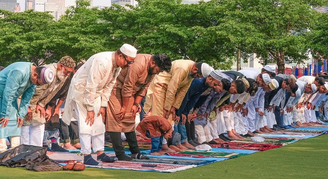 SenRichardBlum's tweet photo. @BasilTheGreat California has officially recognized the Islamic holidays of Eid al-Fitr and Eid al-Adha as state holidays.

The Islamization of America is in full swing. https://t.co/VCCvkbbITq