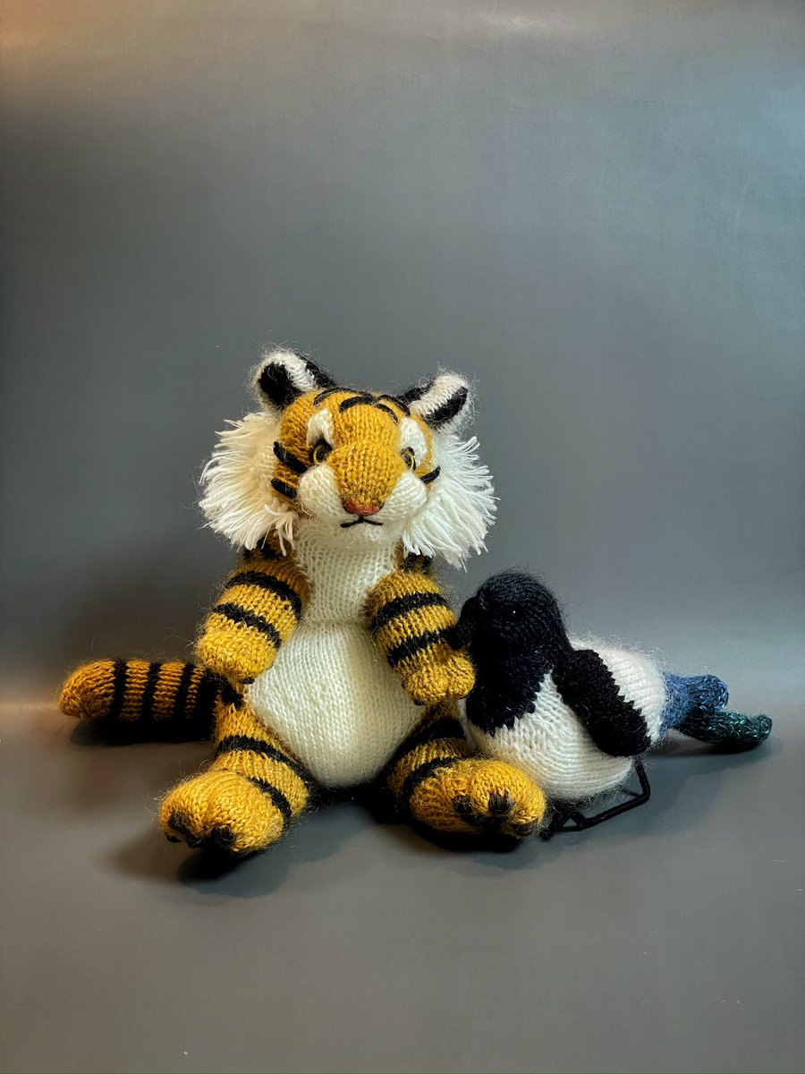 holloknit's tweet photo. ✨Pattern release day✨

호랑이 도안(EN/KR) 나왔어요. 🐯❤️
 
대바늘로 제작합니다. 개천절까지 스마트스토어와 도아니티에서 7000원➡️6000원 세일 합니다.
덧붙여 같이 뜨기 좋은 까치 도안을 5000원➡️4000원 세일 합니다.

👇LINK👇 https://t.co/i9CH9B6nLa