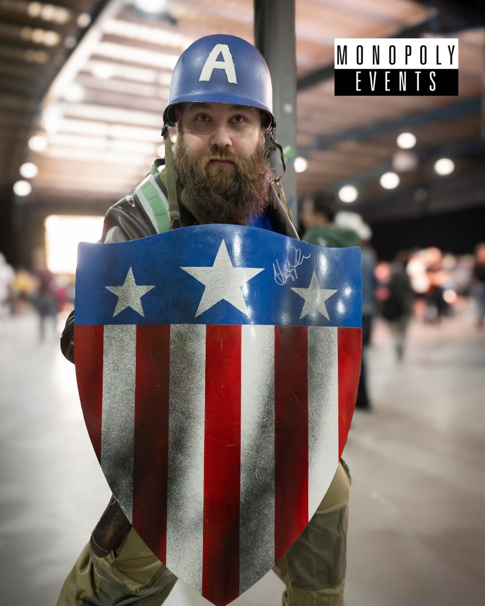 comconmanc's tweet photo. Who's strong and brave, here to save, the Mancunian way?  🐝🇺🇸

Forget the modern tactical suit, this brilliant vintage Captain America cosplay took Cap right back to his old school look!

Sometimes you just can’t beat the classics. 🫡

📷 Phil Halliwell https://t.co/dvPWw9ztX4
