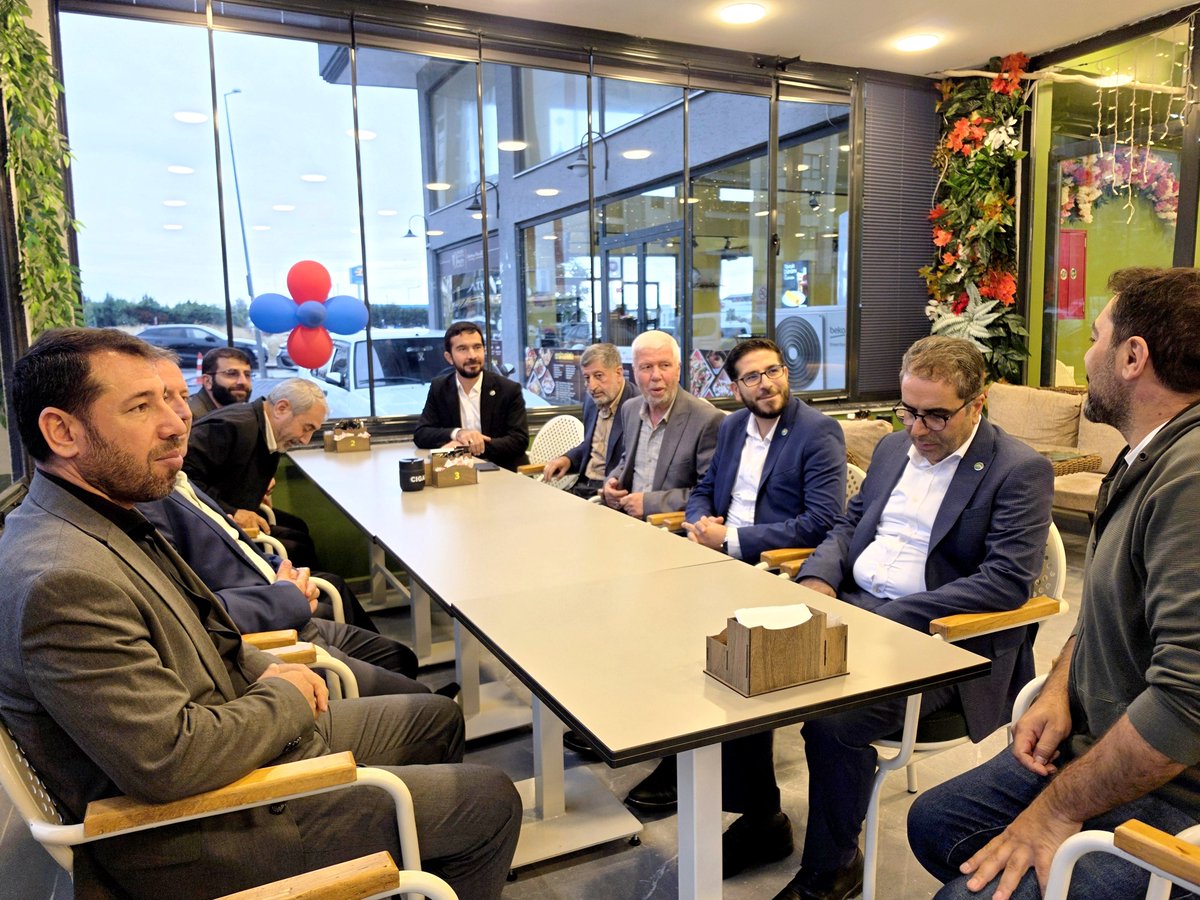 ZekiAras16's tweet photo. Yoğun programlarımız nedeniyle açılışına katılamadığımız Selçuk Öztekin kardeşimizin yeni dükkanına hayırlı olsun ziyaretinde bulunduk. 

Kendisine hayırlı, bereketli ve bol kazançlar diliyorum. https://t.co/RZA4nROjTB