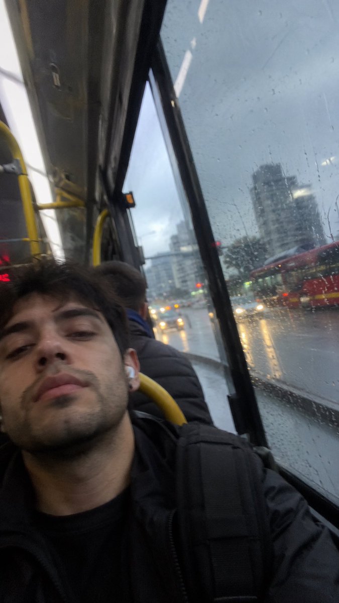 andresdavidmf's tweet photo. Le pedí a chat gpt que me hiciera una imagen que no pudiera distinguir si es IA o no https://t.co/HgyaBYw5zn
