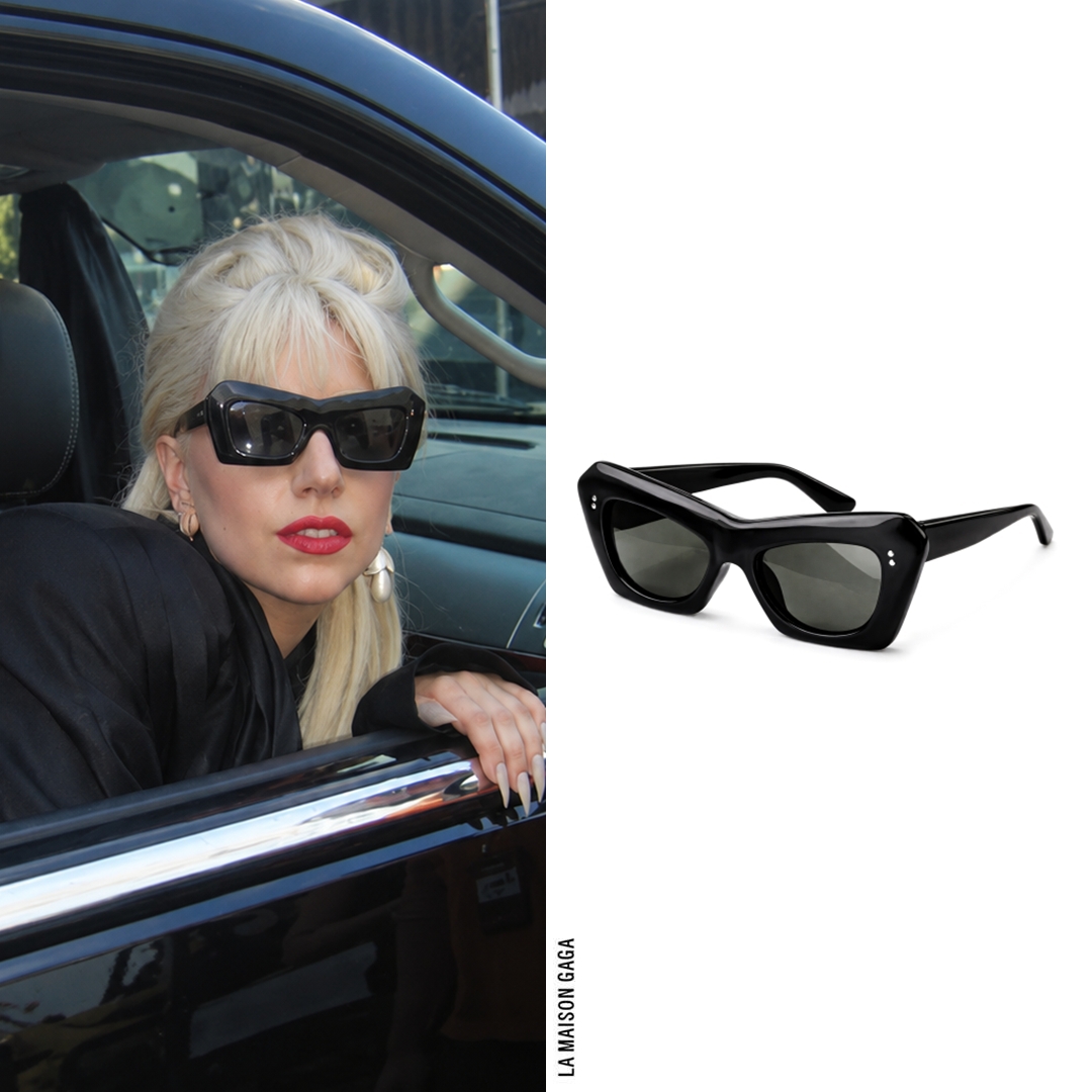 lamaisongaga_'s tweet photo. Lady Gaga left the Decade of Difference Concert rehearsal dressed in @SRHauteCouture Spring/Summer 2009 Haute Couture pleated silk jacket, vintage #PauletteGuinet by #FrameFrance sunnies and vintage @TiffanyAndCo yellow-gold anchor necklace. https://t.co/R2gsIcySpf