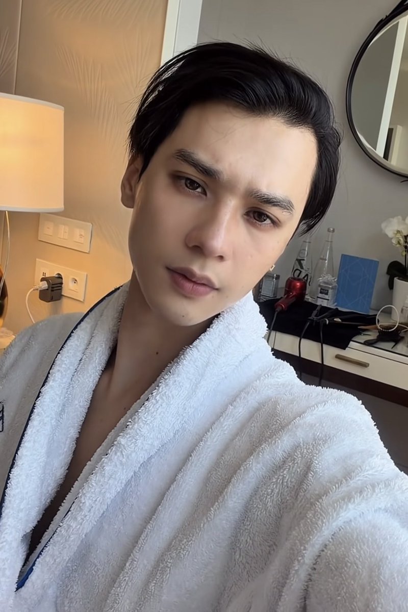 n0turchou's tweet photo. บ่าวสาวใกล้เสร็จรึยังครับ ใกล้ถึงฤกษ์แล้วครับ https://t.co/XAOo62xWmX