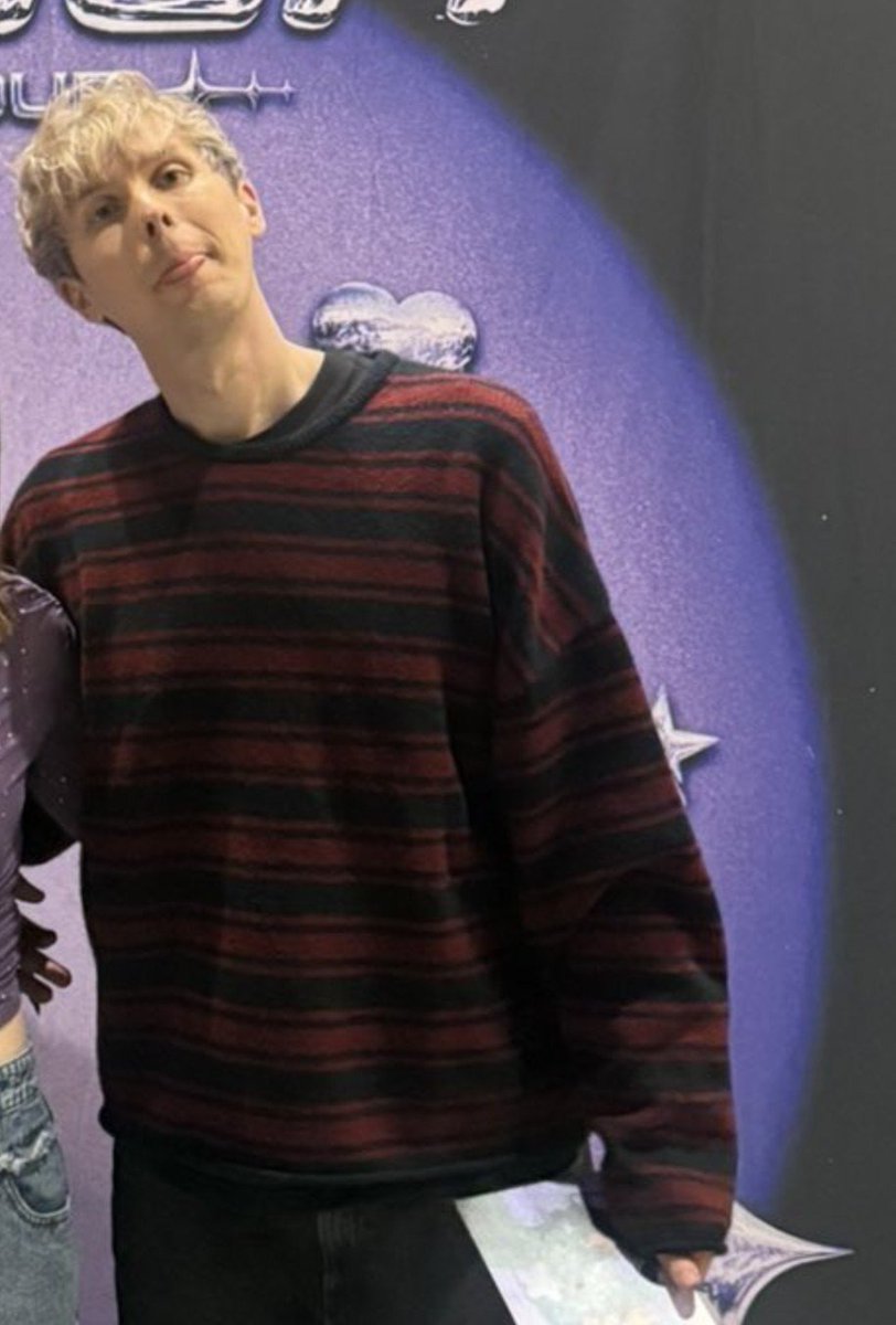leointhestars_'s tweet photo. i may or may not have been influenced to buy this hoodie 🤭 https://t.co/2S25L8OfBd