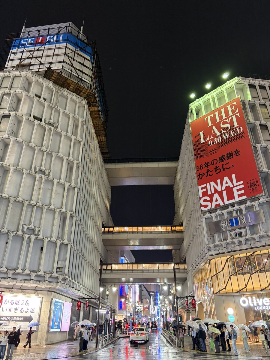 shimiru2026's tweet photo. 西武百貨店渋谷店のラストダンス。 https://t.co/LYP7X4vhe9