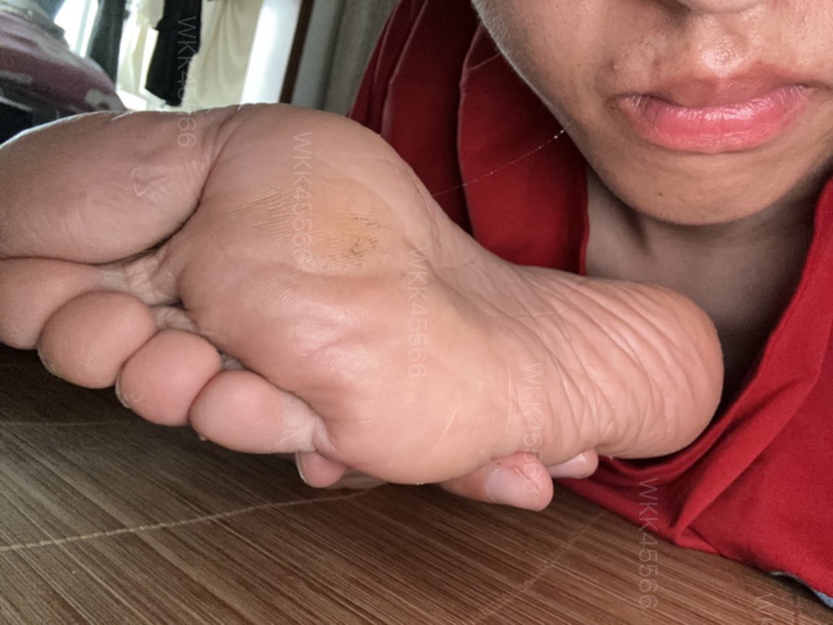 luoshituslut2's tweet photo. 大家想看臭脚还是鞋子？以后慢慢更新
#熟女 #恋足 #绿母 #feetfetısh #sole #footfetısh https://t.co/USFsI9d34N