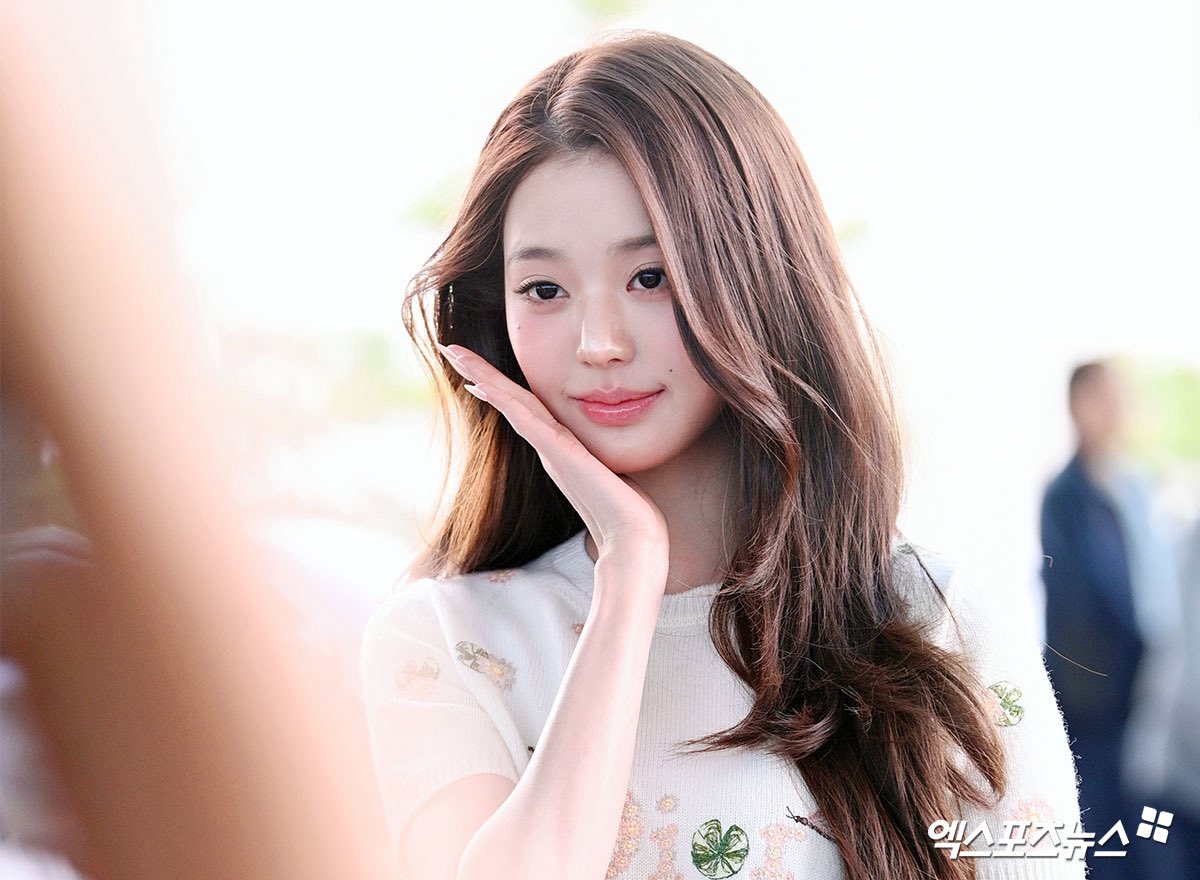 Angelinawybeap's tweet photo. Timeless Dior style meets modern glamour from Jang Wonyoung at the show

WONYOUNG IN DIOR
#WonyoungDiorSummer27
#JANGWONYOUNG
#WONYOUNG
#DiorSummer27 @Dior https://t.co/Tuc9LIfLpg
