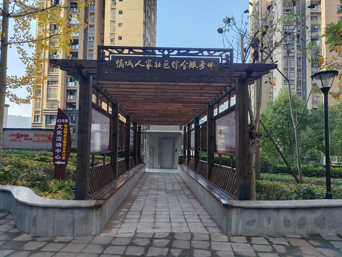 mark_robi_8_577's tweet photo. [Lan Wei created a warm corner full of life at the small public space near the community gate] https://t.co/0hlp4TVpH1