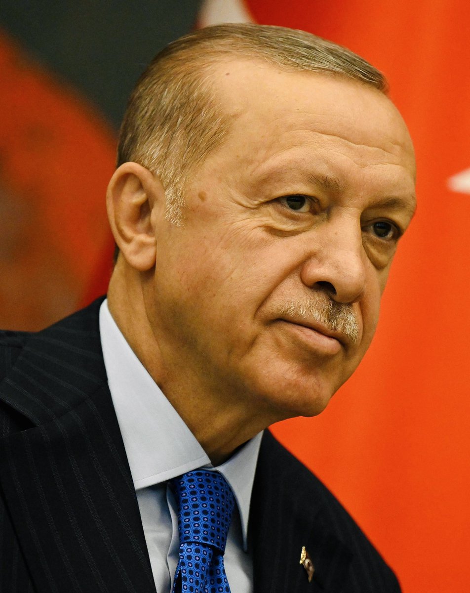 Megatron_ron's tweet photo. BREAKING: 🇹🇷🇮🇷 Turkey seized an Iranian plane with passengers on board at Istanbul Airport

Bailiffs boarded a Caspian Airlines Boeing 737 just as passengers were ready to take off and served a €3 million debt order, stopping the plane from leaving.

The seizure came days after US secondary sanctions on Iran's aviation sector took effect, halving international flights at Tehran's main airport.