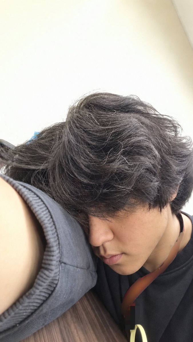 Enzognito's tweet photo. Me in class vs Uwian 😜 

https://t.co/XnwOBxOIyY https://t.co/bIwuvnVQQk