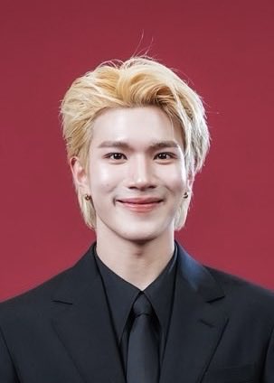 aegix_'s tweet photo. Swipe left to unlock his smile🌻🌟 https://t.co/nnr5ixbIDh