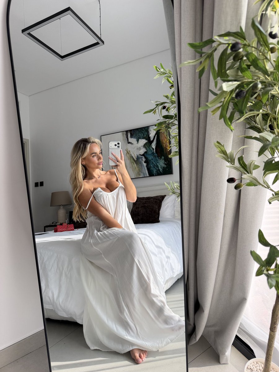 EmilieRaex's tweet photo. Cosplaying as a duvet https://t.co/eEyq9IGzCn