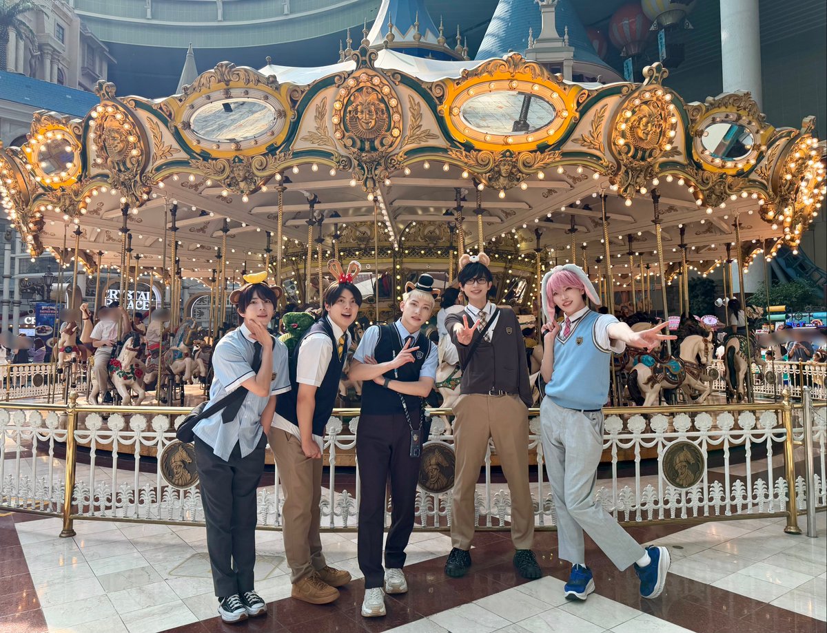 info__paragon's tweet photo. 「SOUL POP NIGHT in Seoul 2026」
番外編🇰🇷

メンバーみんなでロッテワールドへ🎡✨
たくさん遊んで楽しい１日になりました🐼🐲 https://t.co/dU6egfm2Sn