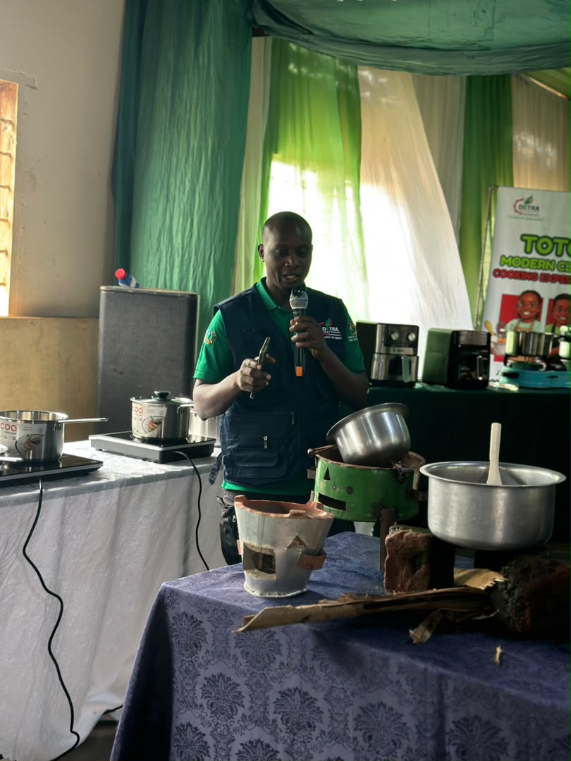 DetraEnergy's tweet photo. 🔌 EPCs, induction, air fryers, gas &amp; more. Champions got hands-on with every clean cooking tech before the cook-off. Which would you try first? #ToToChallenge  @NREP_Uganda @hambarichard1 @ICLEIAfrica @SNVinUganda @UECCC1 @unacc_ug @giz_uganda @UNEP @PACJA1 @CCUMEMD @Env_Alert https://t.co/esb22DCiN0