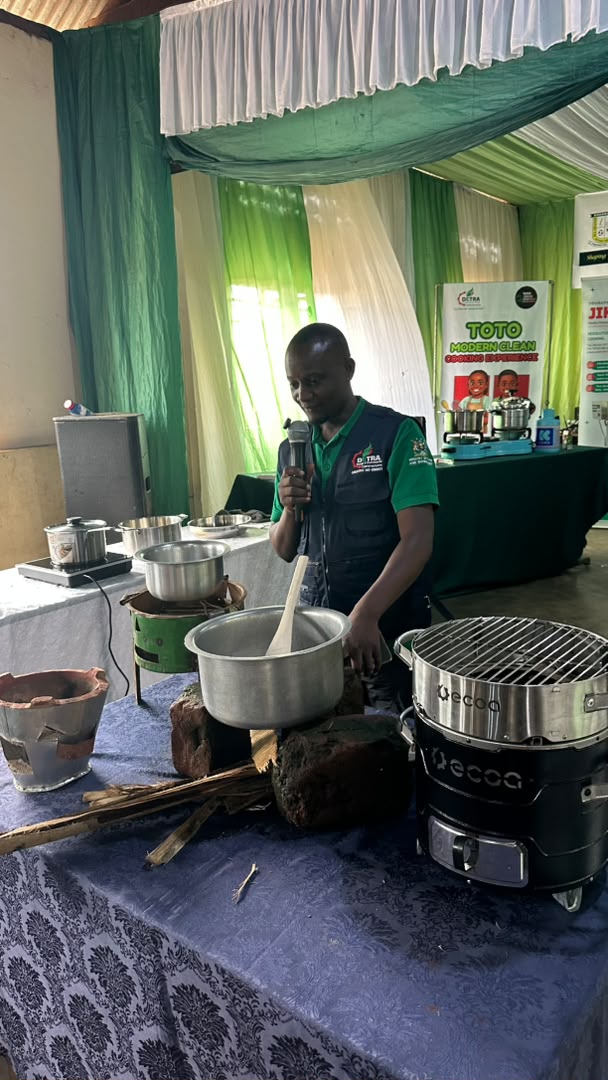 DetraEnergy's tweet photo. 🔌 EPCs, induction, air fryers, gas &amp; more. Champions got hands-on with every clean cooking tech before the cook-off. Which would you try first? #ToToChallenge  @NREP_Uganda @hambarichard1 @ICLEIAfrica @SNVinUganda @UECCC1 @unacc_ug @giz_uganda @UNEP @PACJA1 @CCUMEMD @Env_Alert https://t.co/esb22DCiN0