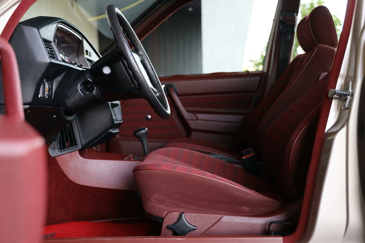 by_Lienhard's tweet photo. 1989 MERCEDES-BENZ 190E
Aktuell ist das Fahrzeug auf dem neusten Stand. Service sowie MFK wurden erst kürzlich im Mai 2026 vorgenommen.
CHF 11'900.–

©by Silas, 9010 St.Gallen https://t.co/5KGWaKgV9D