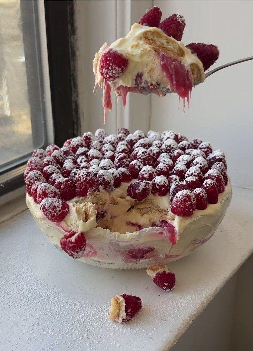 prtygal777's tweet photo. Raspberry Tiramisu https://t.co/7WI6eXkA6Y